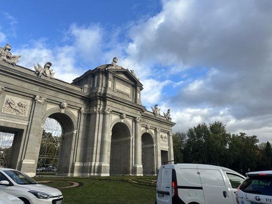 Puerta de Alcalá by null