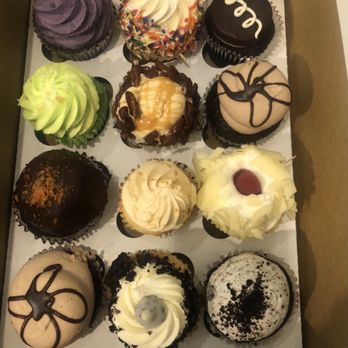 Jennivee’s Bakery - Desserts Near Me - Chicago, Illinois