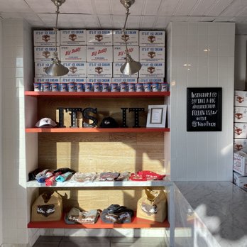 It's-It Ice Cream - Store interior - Ice Cream & Frozen Yogurt Near Me - Burlingame, California