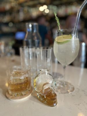 Perry's Cocktail Bar by null