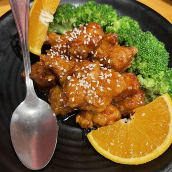 D E Thai Kitchen - Downtown - The smallest portion of orange chicken ever and it was not great - Thai Near Me - Las Vegas, Nevada