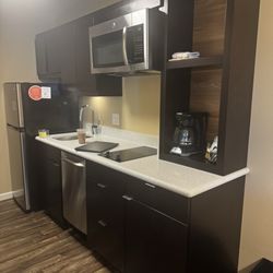 TownePlace Suites by Marriott Austin Round Rock - Kitchenette with everything you need