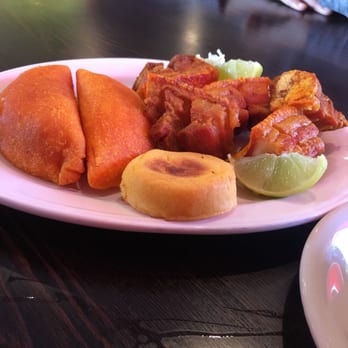 La Noche - Empanadas y chicharon - Colombian Near Me - North Plainfield, New Jersey