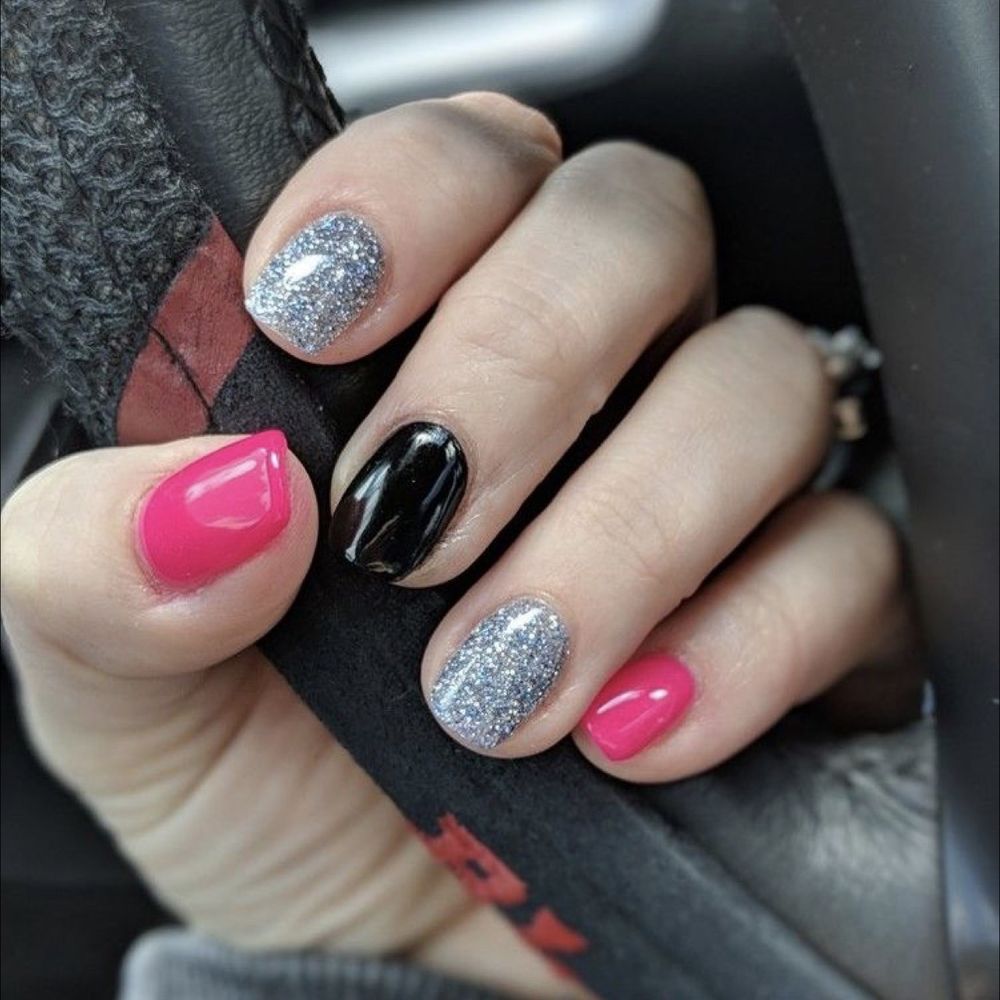 Perfect gel manicure, by Julie.