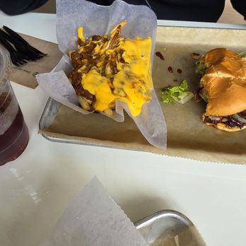 Vickery Burger Bar - Chili cheese fries and lonestar - Burgers Near Me - Cumming, Georgia