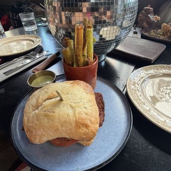 Vera Cocina & بار - Chicken sandwich - Mexican Near Me - Washington, DC, District of Columbia