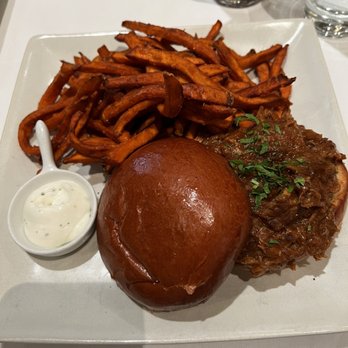Market - BBQ Pulled Pork Sandwich - American Near Me - St Helena, California