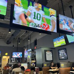 Buffalo Wild Wings - Football Sunday Funday