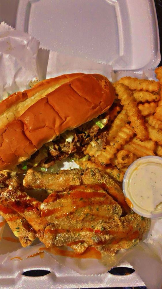 Family enjoying soul food at Mason Sensation