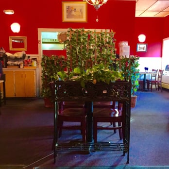 Muang Thai - Interior dining room - Thai Near Me - Hingham, Massachusetts