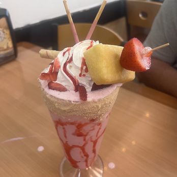 Chill Milkshake & Waffle Bar - Strawberry cheesecake - Waffles Near Me - Magnolia, Texas