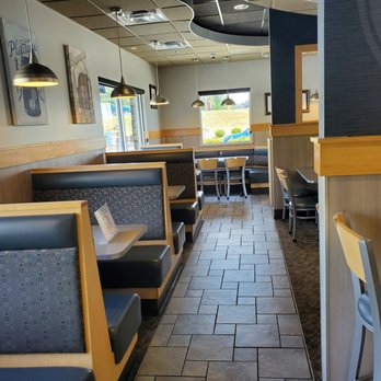 Culver's - Seating area - Burgers Near Me - Kennesaw, Georgia Culver's - Seating area - Burgers Near Me - Kennesaw, Georgia