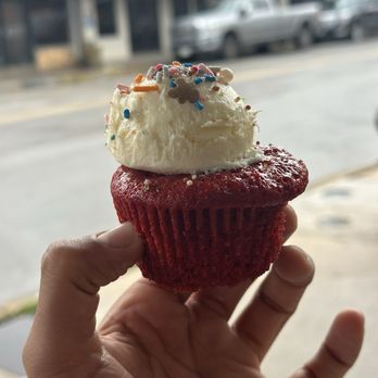 2tarts Bakery - Red Velvet Cupcake - Desserts Near Me - New Braunfels, Texas 2tarts Bakery - Red Velvet Cupcake - Desserts Near Me - New Braunfels, Texas