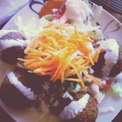 Nour - Falafel teller.