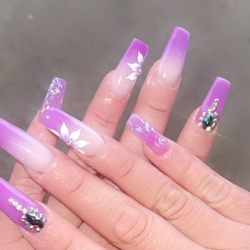 Nails by Nini