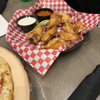 Fox Den - They were ok - Pizza Near Me - Pigeon Forge, Tennessee