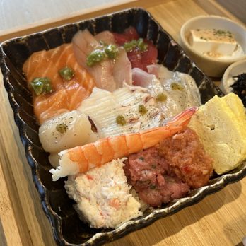 Akami Sushi - Chirashi - Sushi Bars Near Me - Arcadia, California