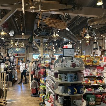 Cracker Barrel Old Country Store - Great and charming shop - American Near Me - Lancaster, Pennsylvania