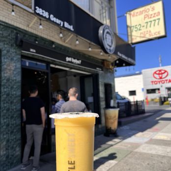 Little Sweet - Real Fruit Tropical Smoothie hee and a slice of pizza! Perfect pairing hee - Bubble Tea Near Me - San Francisco, California
