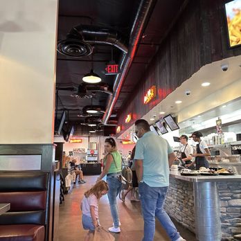 Phil's BBQ - inside - Barbeque Near Me - Temecula, California