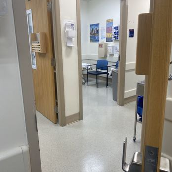 Boston Children's Hospital - All the room are empty, we are the only one that waiting! Last time, we had been waiting for 8 hours! - Hospitals Near Me - Boston, Massachusetts