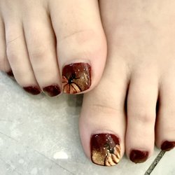 Elegance Nails & Spa - Pedicure and design pumpkin
