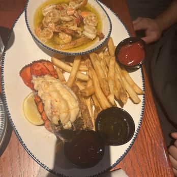 Red Lobster - Seafood Near Me - Bakersfield, California