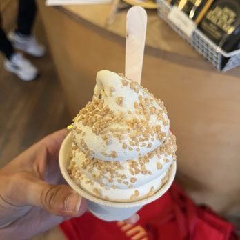 Momma’s Grocery & Wine - Maple creamee - Beer, Wine & Spirits Near Me - Cambridge, Massachusetts