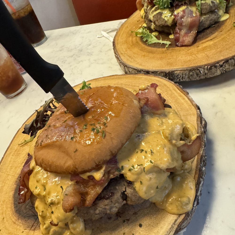 REDDS - Texans Burger - American Near Me - Houston, Texas