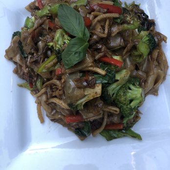 Khao San Road - Pad kee mao Vegetarian - Thai Near Me - Toronto, Ontario