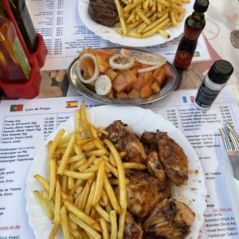 Albufeira Gourmet - Chicken, tomato & onion salad, and beef - Chicken Shop Near Me - Albufeira, 08