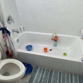 Handy Services - Before of my bathtub to be recaulked - Handyman Near Me Handy Services - Before of my bathtub to be recaulked - Handyman Near Me