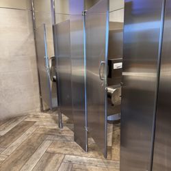 Walk-On's Sports Bistreaux - D'Iberville Restaurant - Restroom