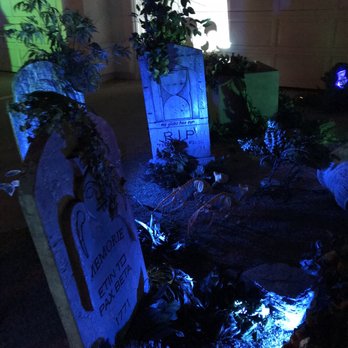 Haunted Mansion Haunt - The graveyard - Haunted Houses Near Me - Lake Forest, California