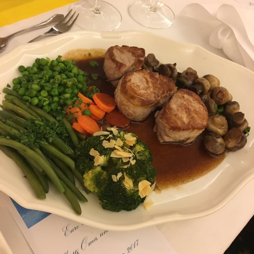 Hotel Fuchsbau - Main course - Hotels Near Me - Rellingen, SH