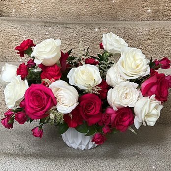 Bella Fleur Studios - Christmas arrangement bouquet - Floral Designers Near Me - San Jose, California
