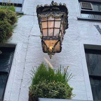Whites Tavern - Irish Pub Near Me - Belfast, BFS