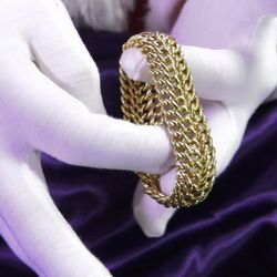 Delta Pawn - Huge selection of gold bracelets.