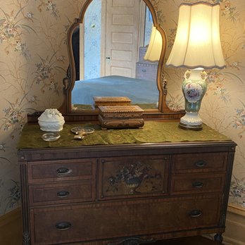South Broadway Manor - Victorian Room - Bed & Breakfast Near Me - Scottdale, Pennsylvania South Broadway Manor - Victorian Room - Bed & Breakfast Near Me - Scottdale, Pennsylvania