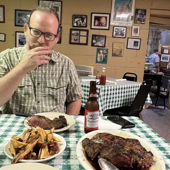 Doe's Eat Place - Steakhouses Near Me - Greenville, Mississippi Doe's Eat Place - Steakhouses Near Me - Greenville, Mississippi