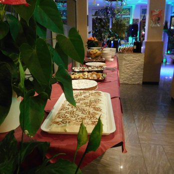 Da Pino - Nachtisch Buffet schön präsentiert - Italian Near Me - Oberursel, HE Da Pino - Nachtisch Buffet schön präsentiert - Italian Near Me - Oberursel, HE