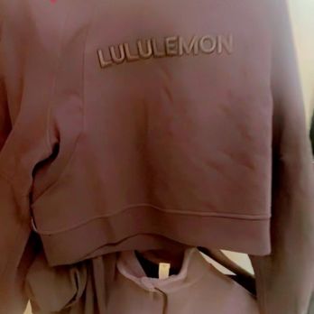 Lululemon Athletica - LULULEMON SWEATER - Sports Wear Near Me - Los Angeles, California Lululemon Athletica - LULULEMON SWEATER - Sports Wear Near Me - Los Angeles, California