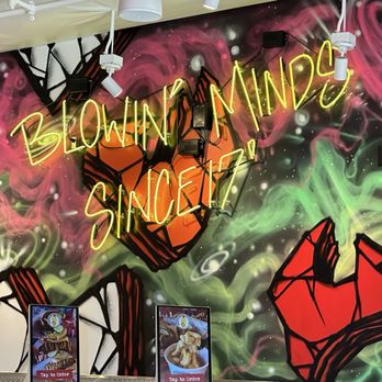 Dave's Hot Chicken - Great mural - Chicken Shop Near Me - Claremont, California