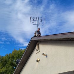 Arizona TV Worx - James working on the antenna