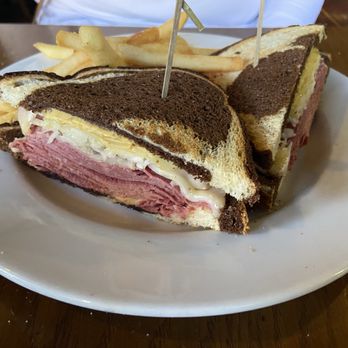 Hop Creek - Rey - Gastropubs Near Me - Napa, California Hop Creek - Rey - Gastropubs Near Me - Napa, California