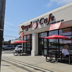 Howard Beach Bagel Cafe - Outdoor seating