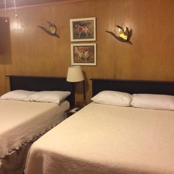 Tucker Hollow Lodge - The Bird Hunting room! Clean and comfortable. - Hotels Near Me - Lead Hill, Arkansas Tucker Hollow Lodge - The Bird Hunting room! Clean and comfortable. - Hotels Near Me - Lead Hill, Arkansas