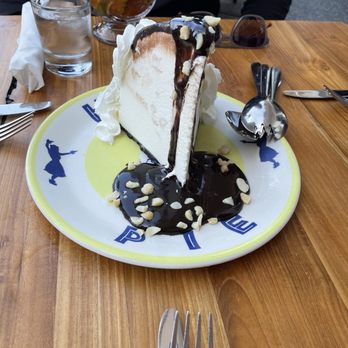 Duke's La Jolla - Hula Pie - New American Near Me - La Jolla, California