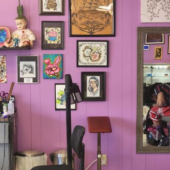 Ozark Ink Tattoo Studio - Piercing chair - Tattoo Near Me - Ava, Missouri