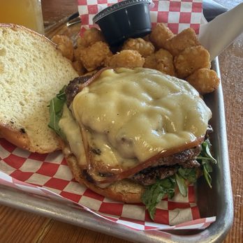 Rusty Bull Brewery - H-5-0 Chicken Sandwich - Breweries Near Me - North Charleston, South Carolina Rusty Bull Brewery - H-5-0 Chicken Sandwich - Breweries Near Me - North Charleston, South Carolina